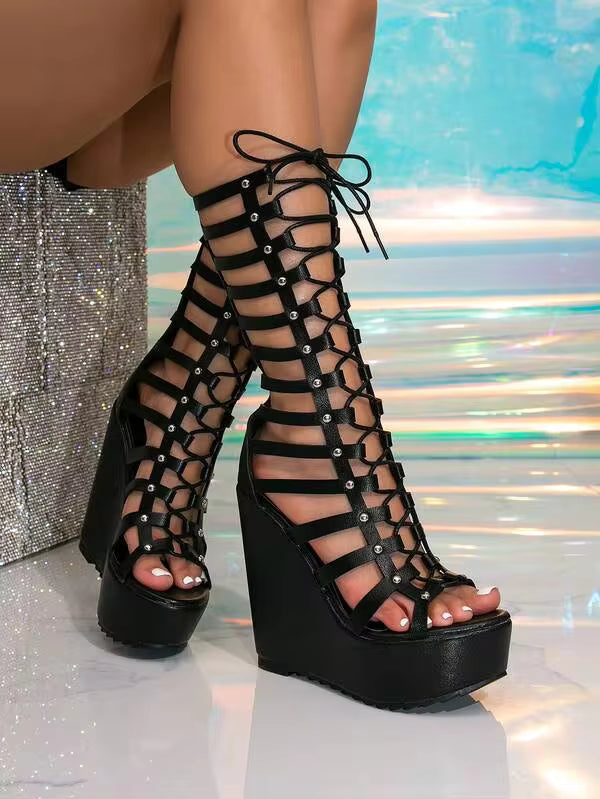 Women's Wedge-Heeled Platform Roman Sandals With Rounded Open Toe And Cross-Strap Rivets In Black PU Fabric. Perfect For Parties, Festivals, And Outdoor Activities. Versatile, Height-Enhancing, And Waterproof Women's Shoes.