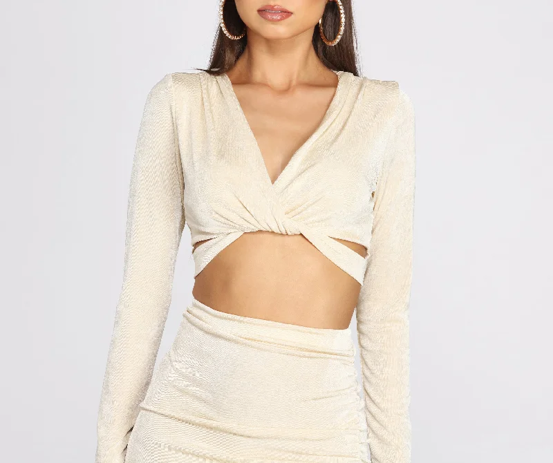 Button - Down Women Long Sleeve Top for a Classic StyleHeartbreaker Knot Twist Crop Top