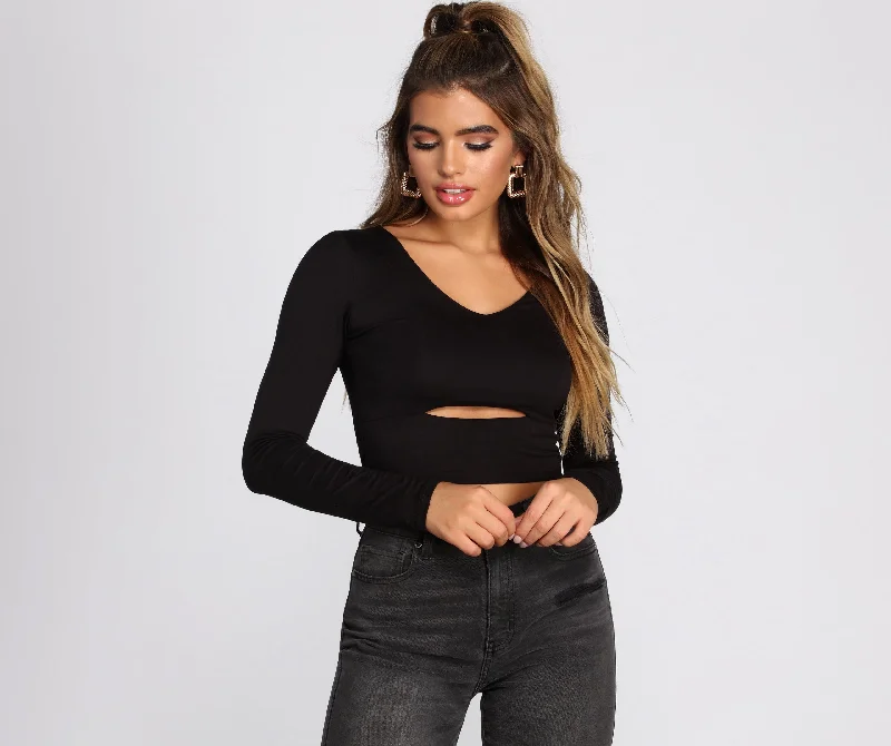 Cropped Women Long Sleeve Top to Pair with High - Waisted BottomsCut Out Knit Crop Top