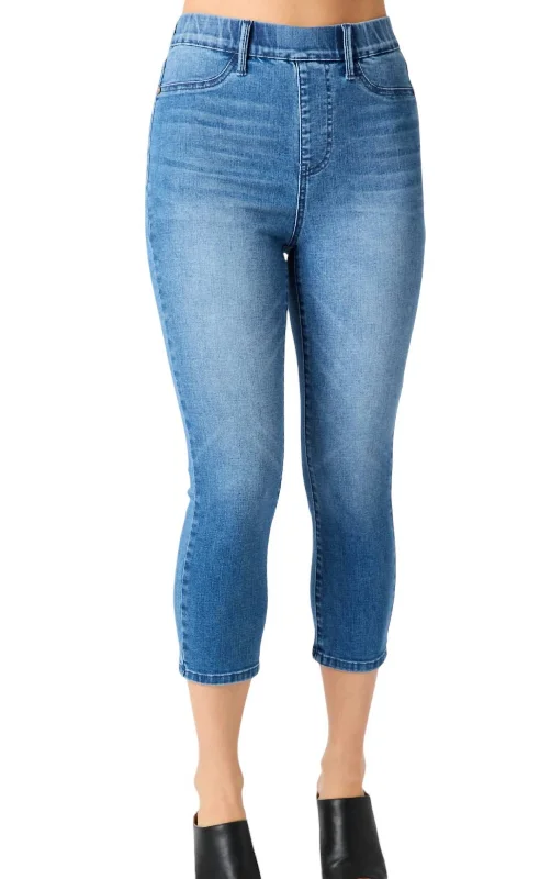 Jeggings women jeans combining the comfort of leggings and style of jeansPull On Skinny Capri In Blue Denim