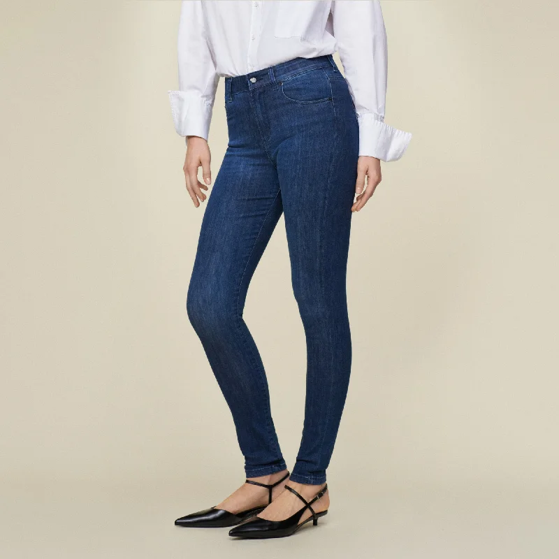 Distressed women jeans for a trendy and edgy lookCelia Leia Beat - High Rise Skinny