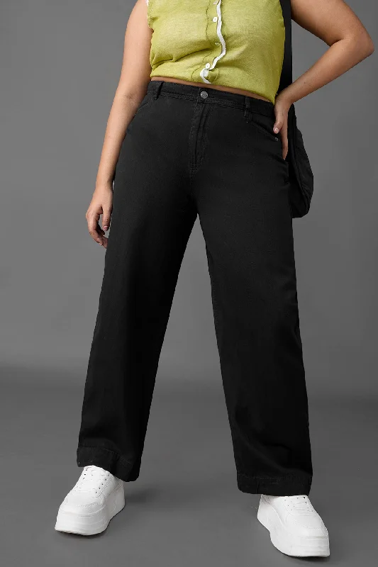 Button - fly women jeans with a traditional touchCurve Pitch Black Straight Legged Jeans