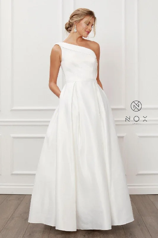 Halter Neck Women Dress to Show Off the Shoulders and NecklineWhite 6 Nox Anabel Long White Wedding Dress Sale