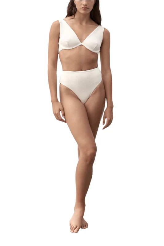 String bikini for a minimalistic and sexy beach styleLara Plunge Top Bouclê | Ecru